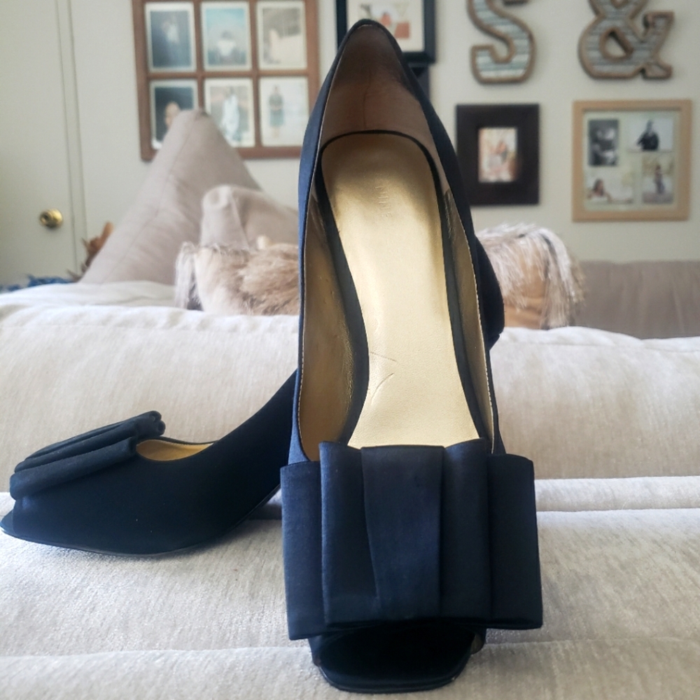 Beautiful Tuxedo Bow Style 4 inch Black Satin Nine West Pump